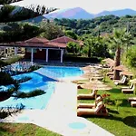 מלון Hellens Village Almiros Beach