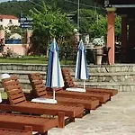 מלון Hellens Village Almiros Beach