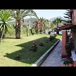 מלון Hellens Village Almiros Beach