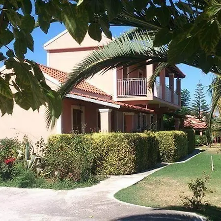 Hellens Village ホテル Almiros Beach