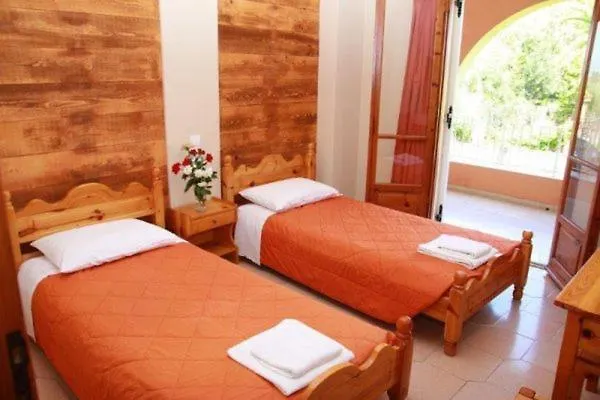 Hellens Village Hotel *